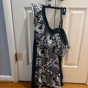 Black & White Printed One-Shoulder Swim One-Piece